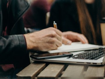 東莞人注冊(cè)香港公司全流程指南，手把手教你一步步搞定！