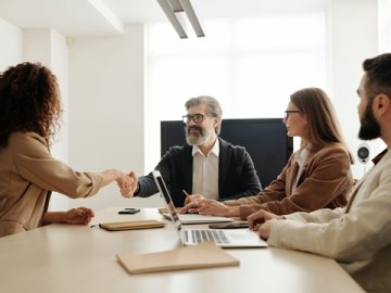 非營(yíng)利機(jī)構(gòu)真無老板？揭秘其背后的隱藏真相！