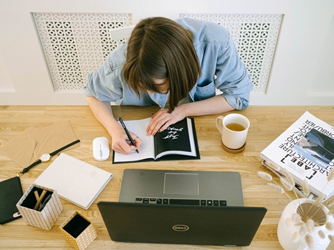 與美國人合伙開公司:文化碰撞與利益共贏的智慧 與美國人合伙開公司:文化碰撞與利益共贏的智慧