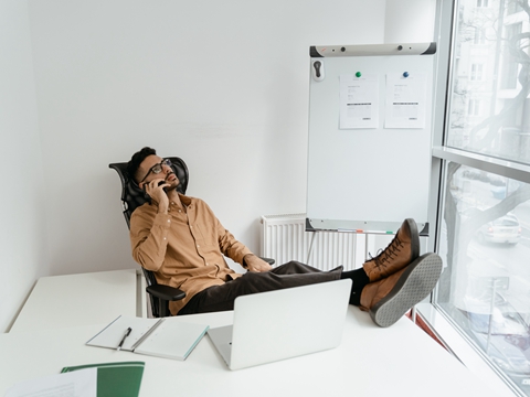 如何避免香港公司年審超期罰款？實(shí)用策略解析