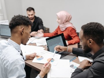 高效查詢金融牌照的全面指南，避免踩雷陷阱！