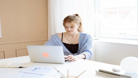 出口海外倉模式通關(guān)風(fēng)險(xiǎn)：貿(mào)易壁壘、物流延遲、檢驗(yàn)檢疫等問題需防范